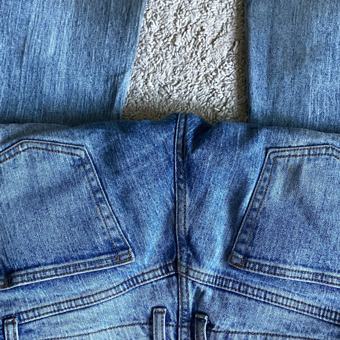 Blå lågmidjade utsvängda jeans - 3