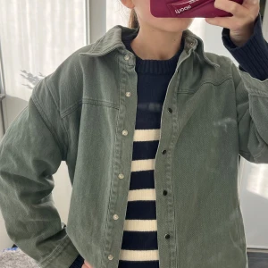 Snygg jeansjacka❣️ - Jättesnygg till våren och sommaren! 💗❣️