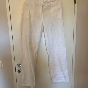Vita vida linnebyxor - Snygga linnebyxor
