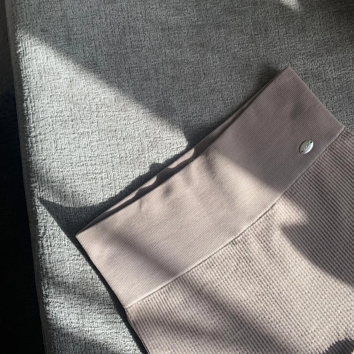 Beige ribbade leggings med hög midja från DOM - 2