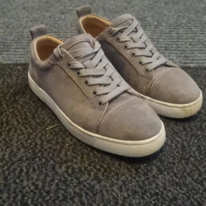 Loubs - Storlek 40.bra skick.sulan tvättas innan frakt.