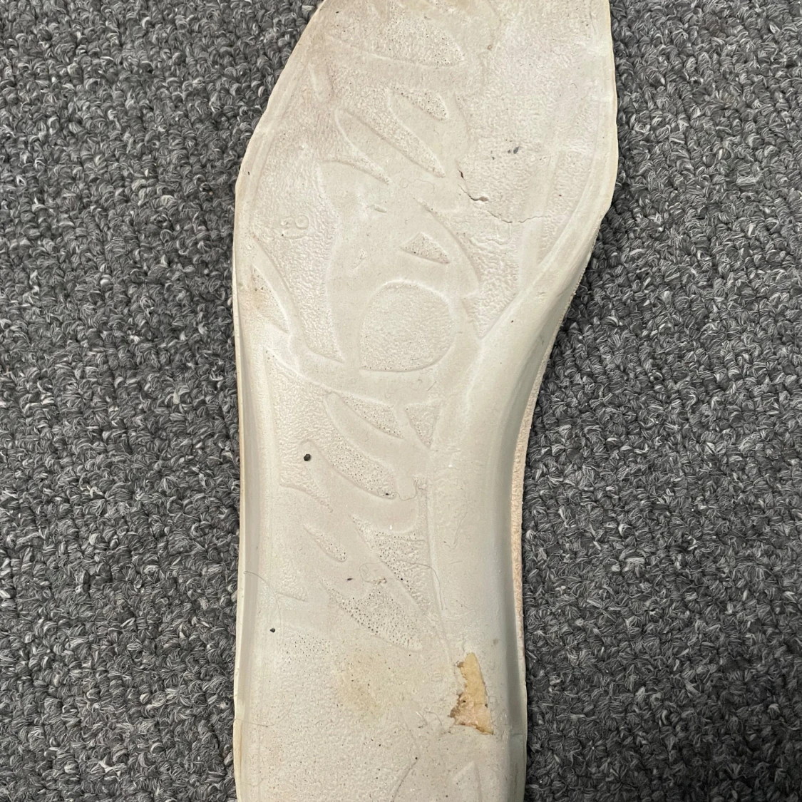 Grå sneakers med nitar - 2