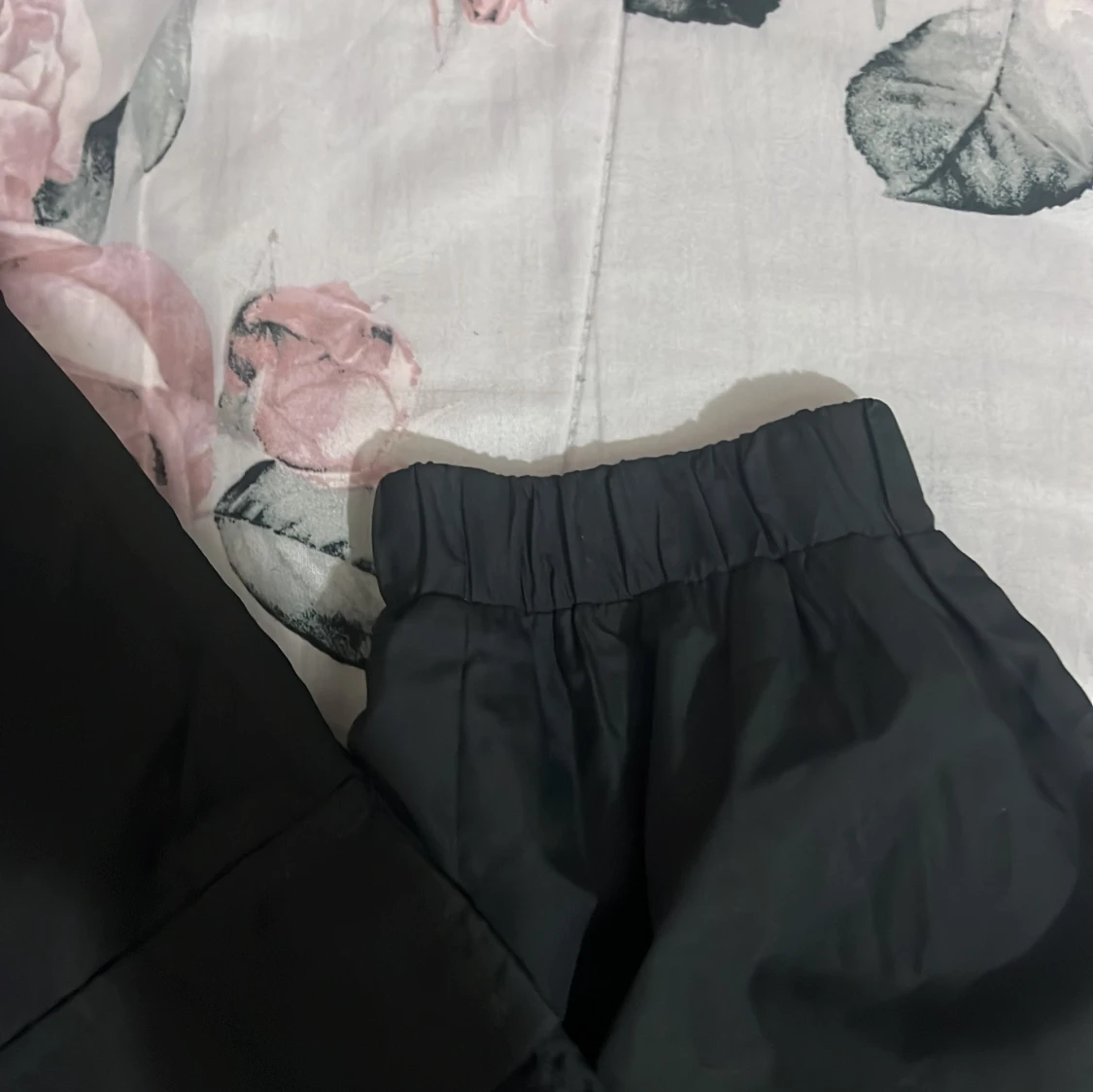 Rosa och svarta byxor - 3