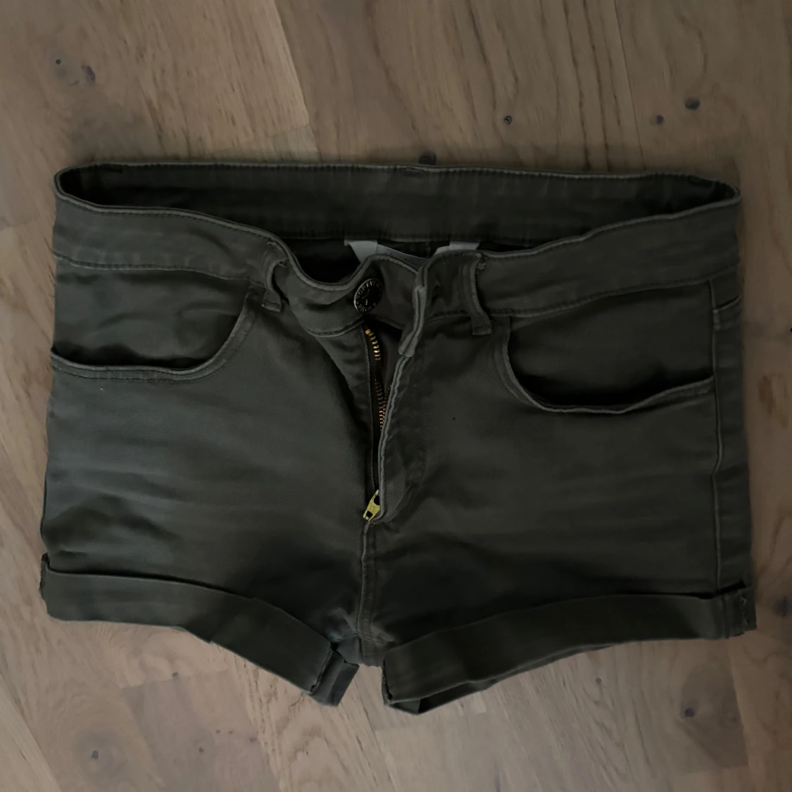 Gröna jeanshorts - 1