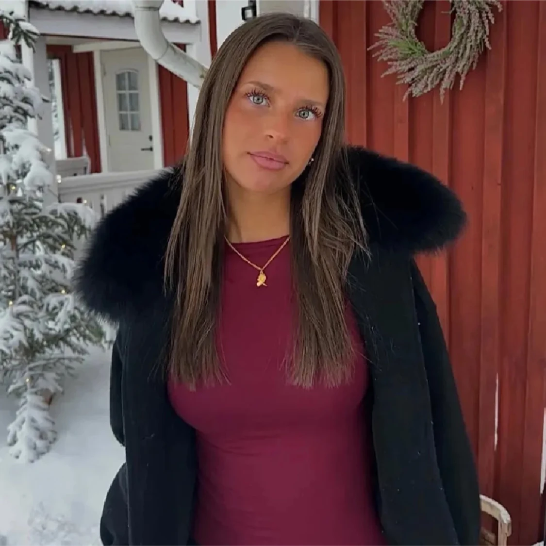 Vinröd topp med korta ärmar - 1