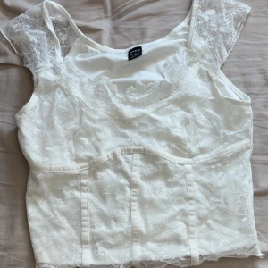 två toppar och en kjol från shein  - två st toppar och en kjol från shein! 30kr/st eller 70kr för allt