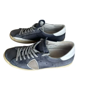 Philippe model sneakers  - Philippe model sneakers. Storlek 43. Skick 8/10. Pris 1290kr. Finns att köpa på Fashionels.com