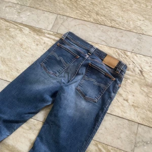 Nudie jeans  - Sköna Nudie jeans i st 27/32! Hör av dig vid ytterligare frågor! Mvh Henry 