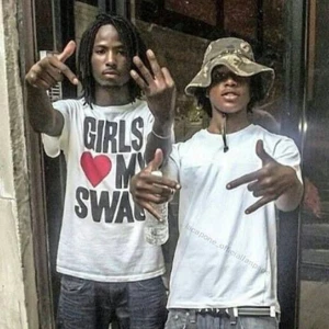 Girls love my swag T-shirt  - Snygg svart tröja med girls love my swag tryck. Glo certified 🤑