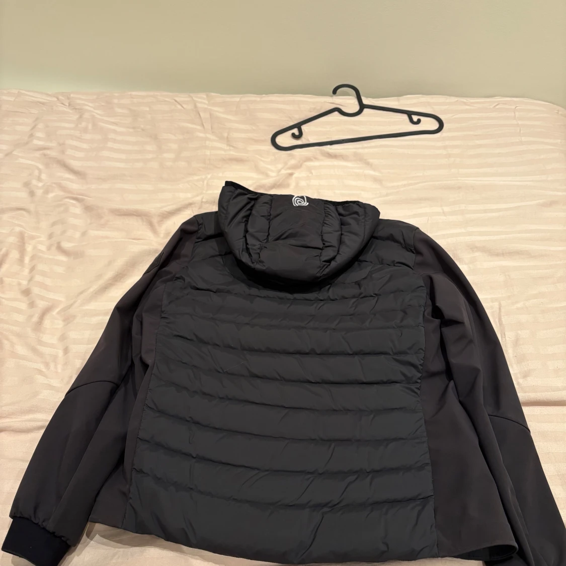 Svart dunjacka från Sail Racing - 1