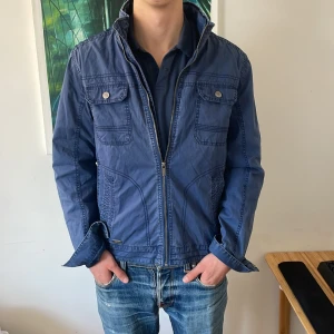 Riley overshirt jacka  - Riktigt fet Riley overshirt jacka, väldigt bra skick och svin cool färg. Nypris på cirka 1500kr. Skriv om ni har frågor 😊