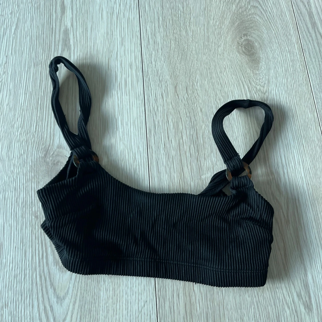 Svart ribbad topp från H&M