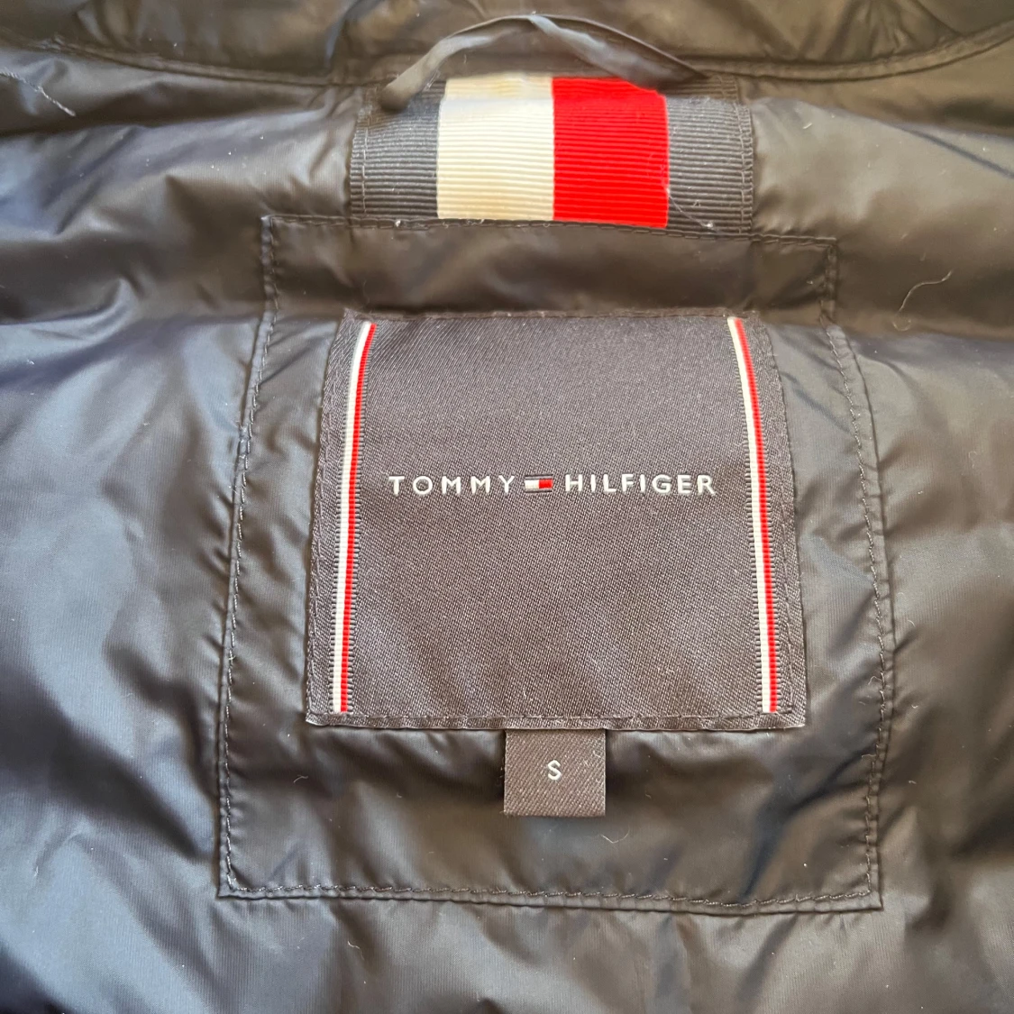 Blå quiltad väst från Tommy Hilfiger - 1