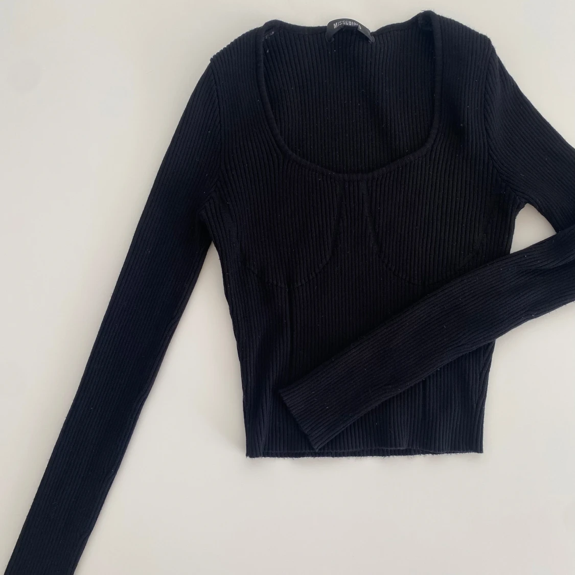 Svart ribbad topp från Missguided