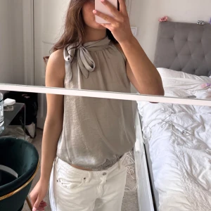 Halterneck top!  - Så snygg topp i silver 