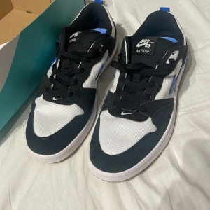 Nike SB Alleyoop sneakers - Beställde de här paret Nike SB på plick, av en grabb som sa att han använt de en gång för att testa. När de kom var de för små så jag säljer de vidare. Köpte för 800 säljer för 600kr.