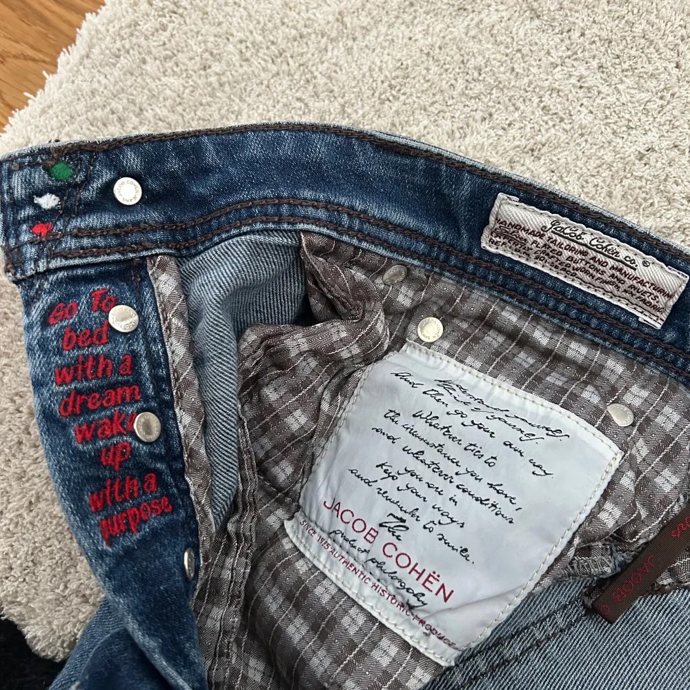 Feta Cohens jeans modellen 622. Storlek 33. Hör av för fler frågor. . Farkut & Housut.