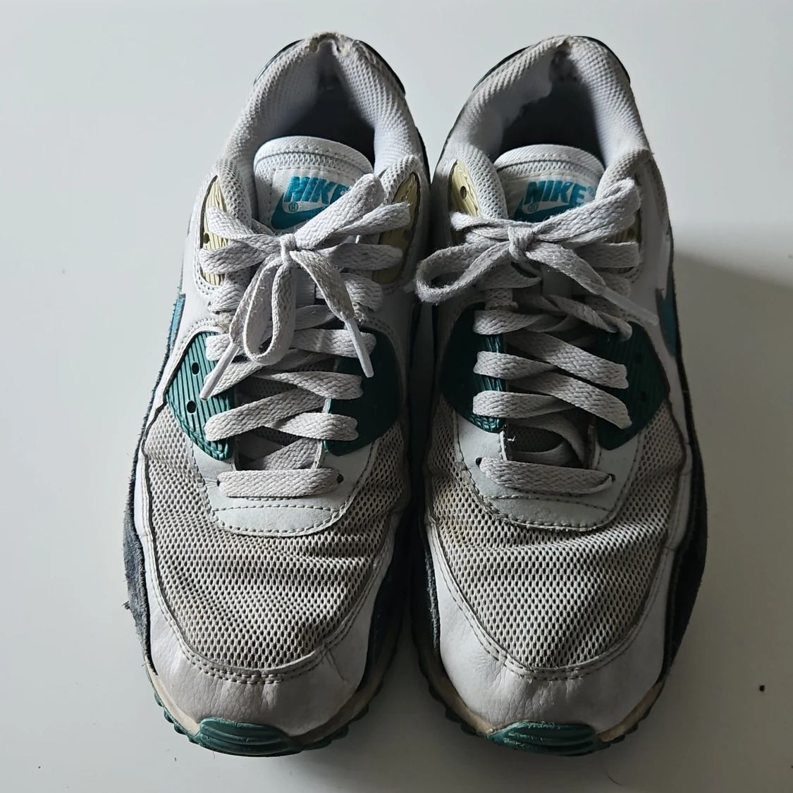 Nike Air Max sneakers i vitt och turkos