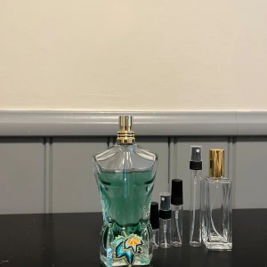 JPG le beau paradise garden - Paradise garden är en väldigt grön och uppfriskande doft som är perfekt för en het sommardag men funkar även när som helst som en bra ”everyday fragrance” 1ml 22/ 2ml 35/ 3ml 45/ 5ml 69/ 10ml 129/ 30ml 359kr