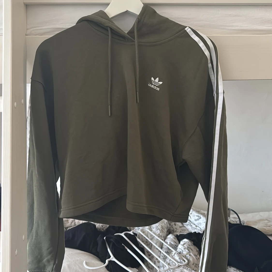 Grön hoodie från Adidas