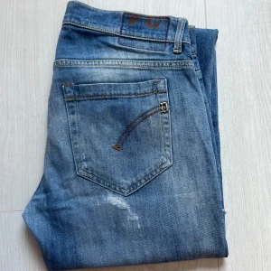 Dondup George Jeans - Sjukt feta Dondup George jeans🤩.  Storlek W34   L34  passar W32  L32    . Nypris 3000kr+, Säljs nu för endast 899kr😱, Skriv vid några funderingar🤔, Fraktas samma dag! 