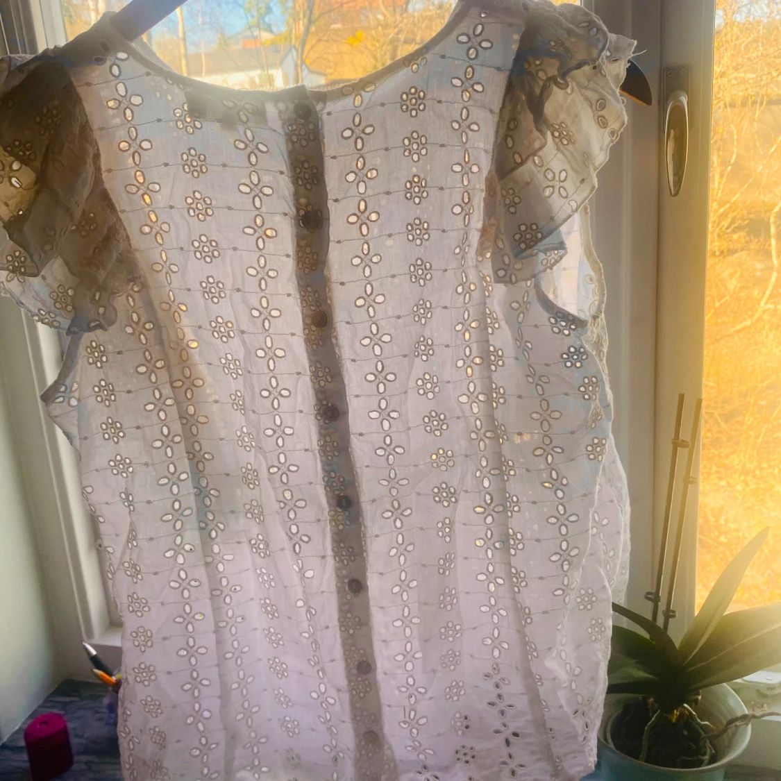 Vit broderad sommarblus - 4