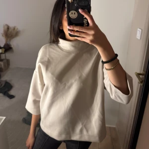 Trekvartsärmad tröja - En trekvartsärmad tröja från Carin Wester, lite skrynklig men går att strycka