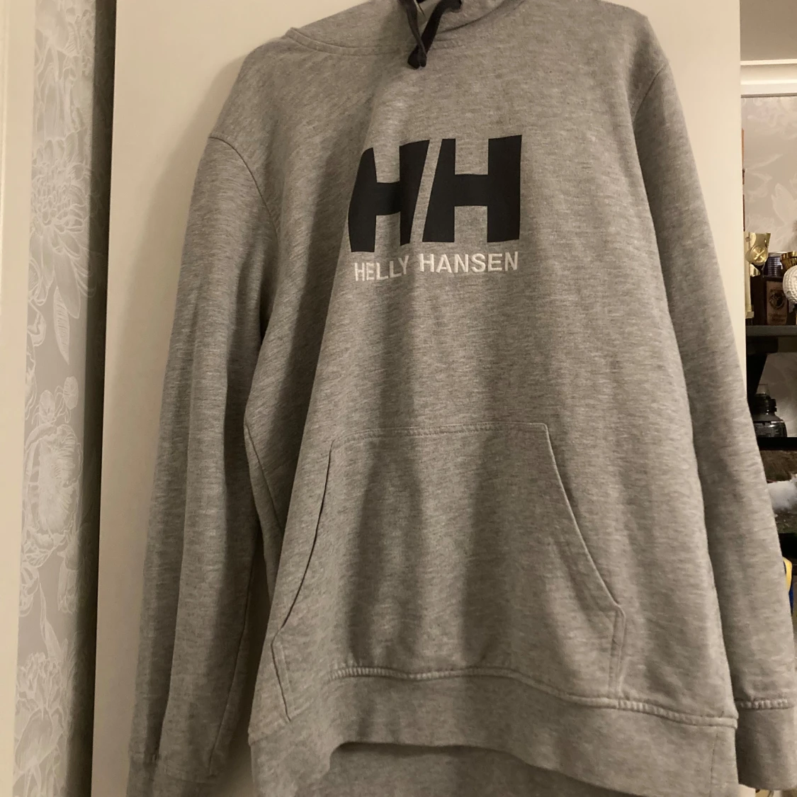 Grå helly hansen hoddie