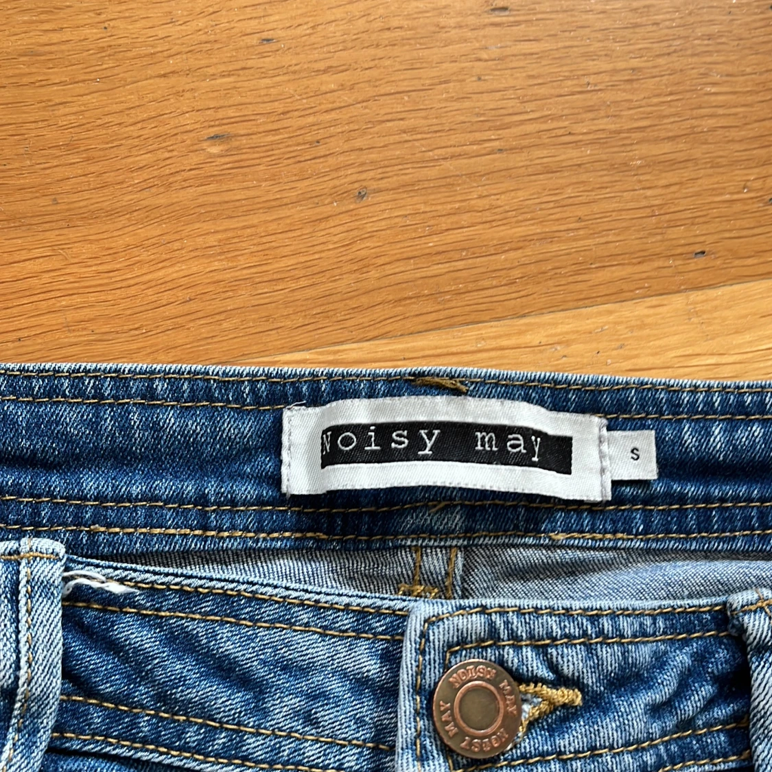 Blå jeansshorts från Noisy May - 2
