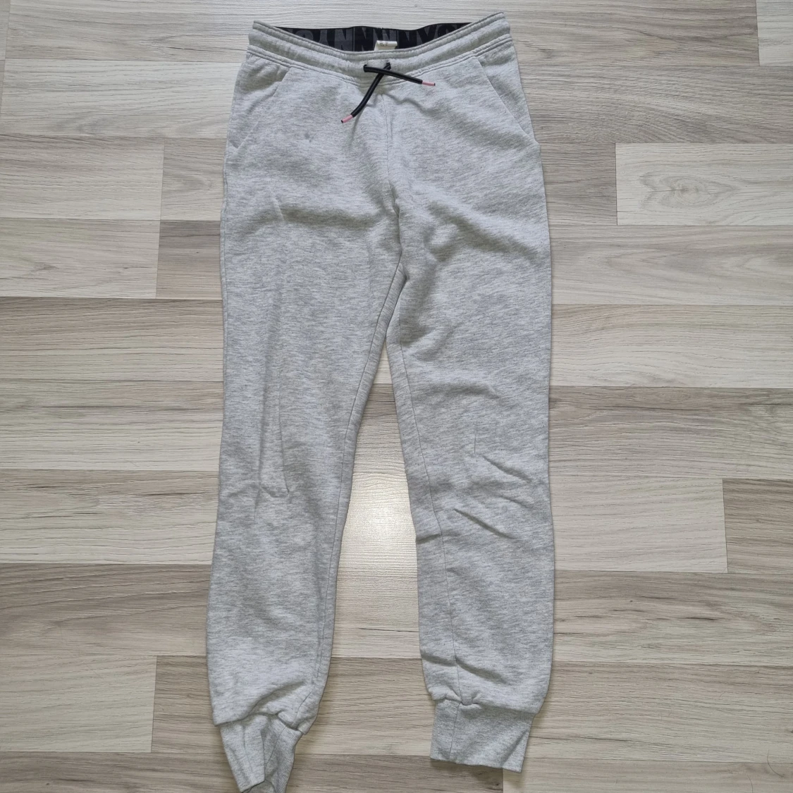 Grå mjukisbyxor från H&M