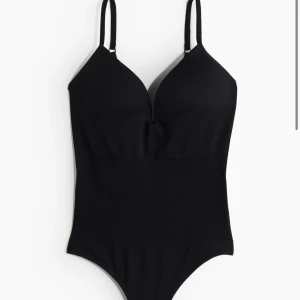 Svart stringbody - Svart string body,  sitter som den ser ut  , ej använd bara testad🌷