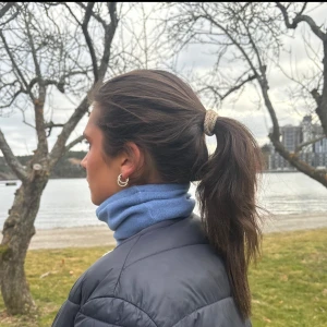 Ljus blå kashmir buff - Ljusblå kashmir buff, super fin och passar perfekt nu på våren! 100% kashmir