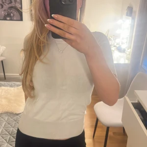 Zara tröja - Säljer en zara tröja i storlek S. Fint skick, använd fåtal gånger🙏