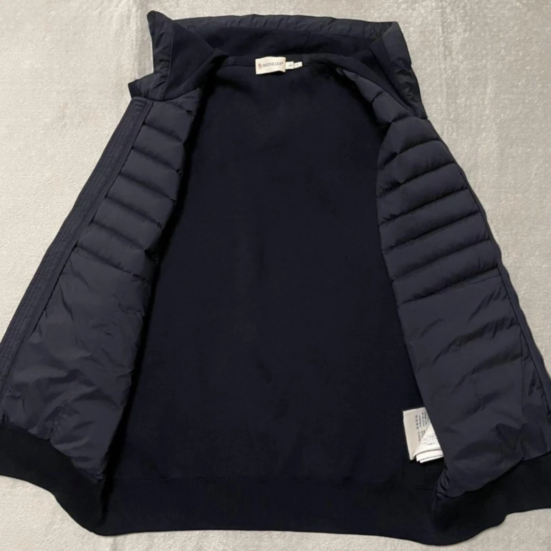 Svart dunväst från Moncler - 1