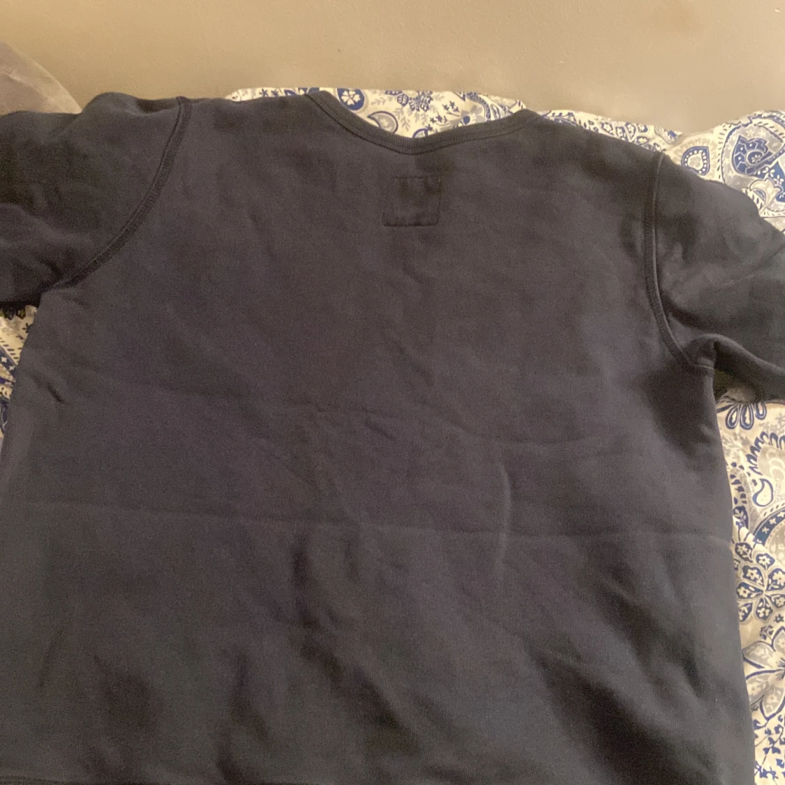 Mörkblå tjock tröja  - 1