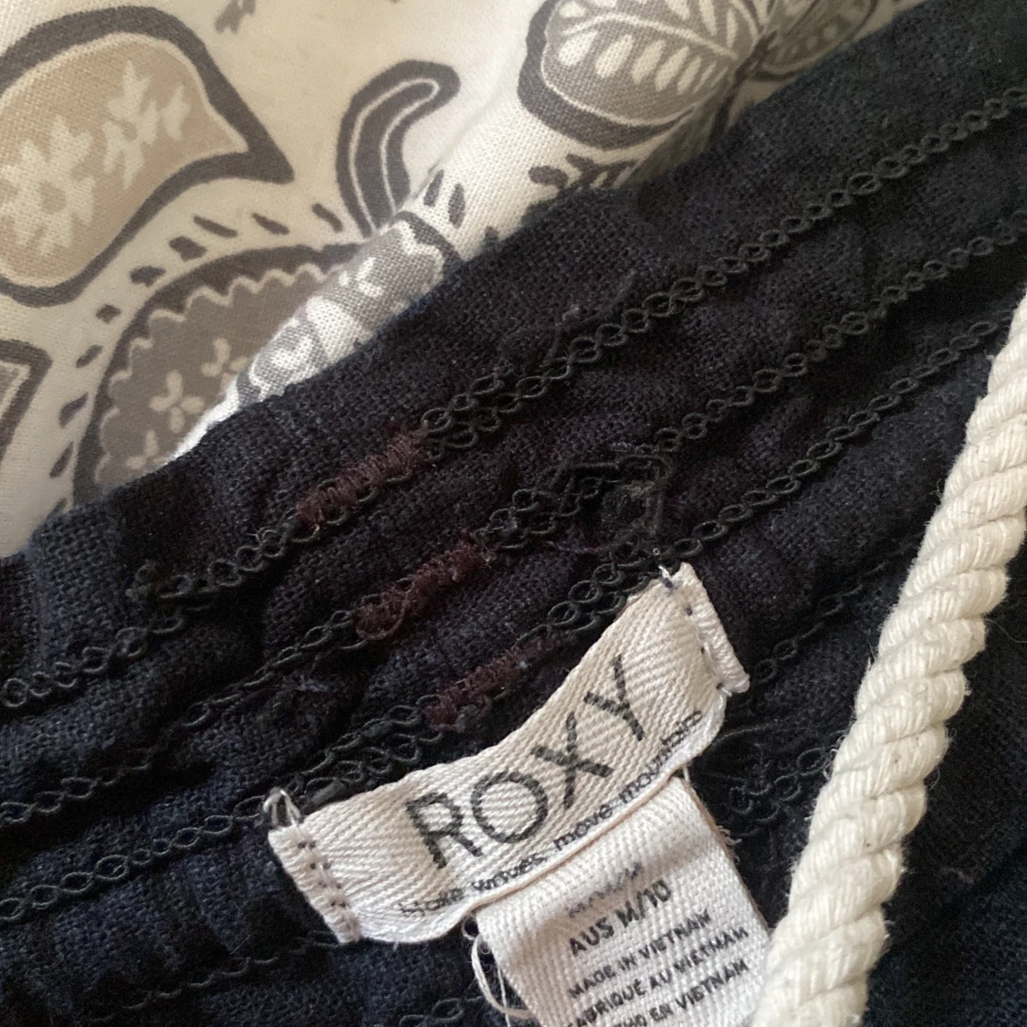 Svarta linnebyxor från Roxy - 3