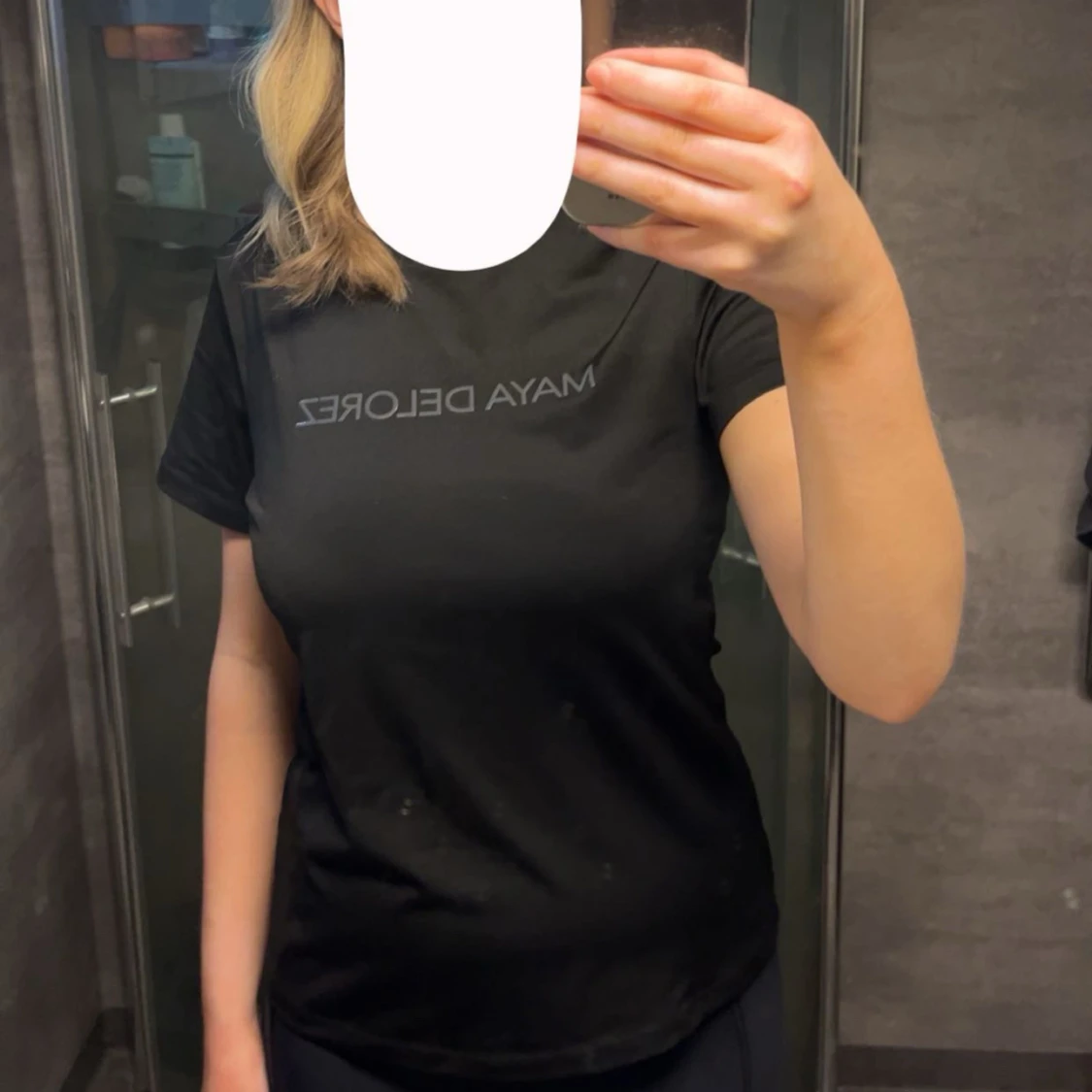 Svart t-shirt från Maya Delorez - 1