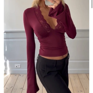 Venderbys tröja - Långärmad tröja från venderbys i en för som inte säljs mer (första bilden är bara för att visa passformen). Den är i storlek xs/s och är aldrig använd. Skriv för mer bilder🌸