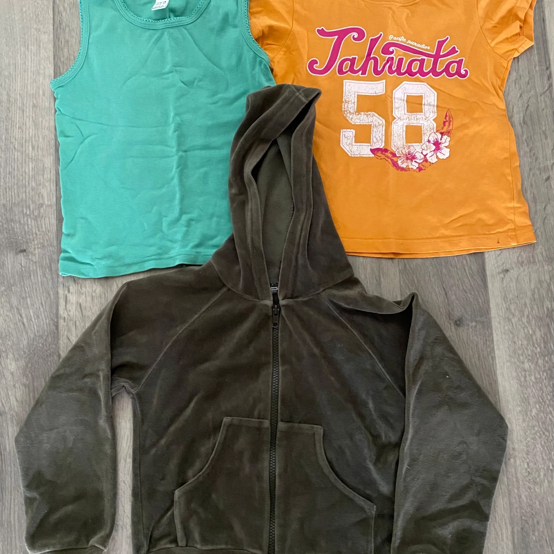 Klädpaket stl. 110/116!  - 2