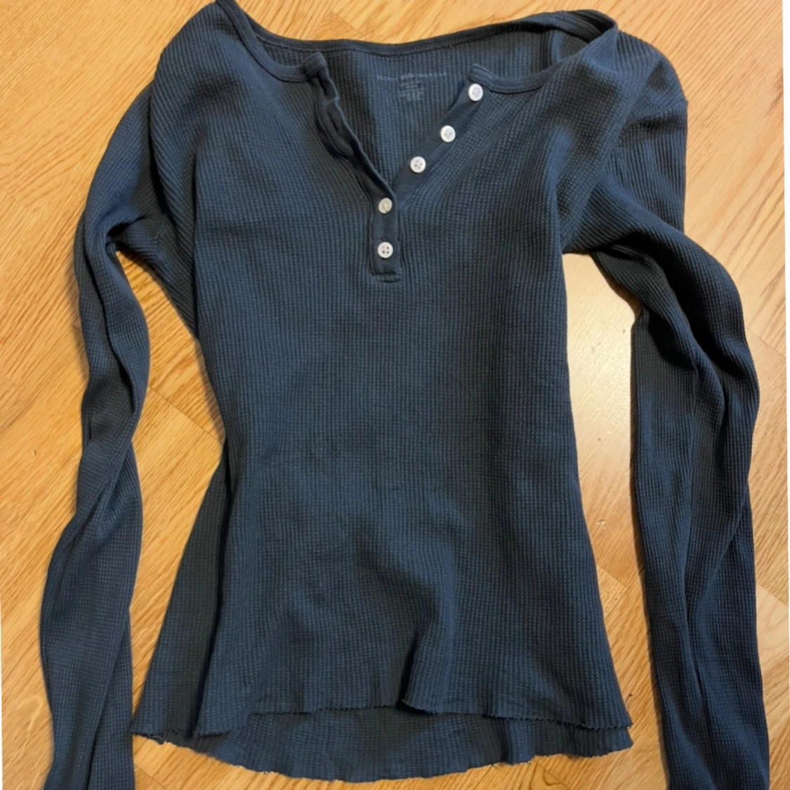 Mörk blå långärmad tröja