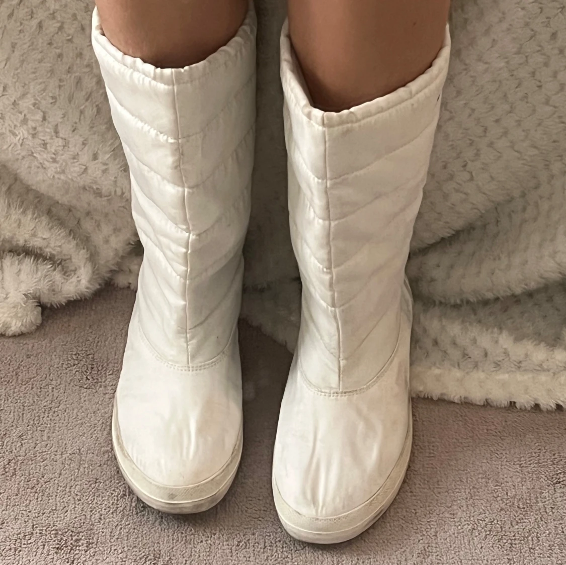 Vita quiltade stövlar från Lacoste - 2