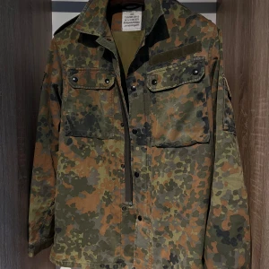Overshirt camouflage  - Säljer en overshirt i camo, 