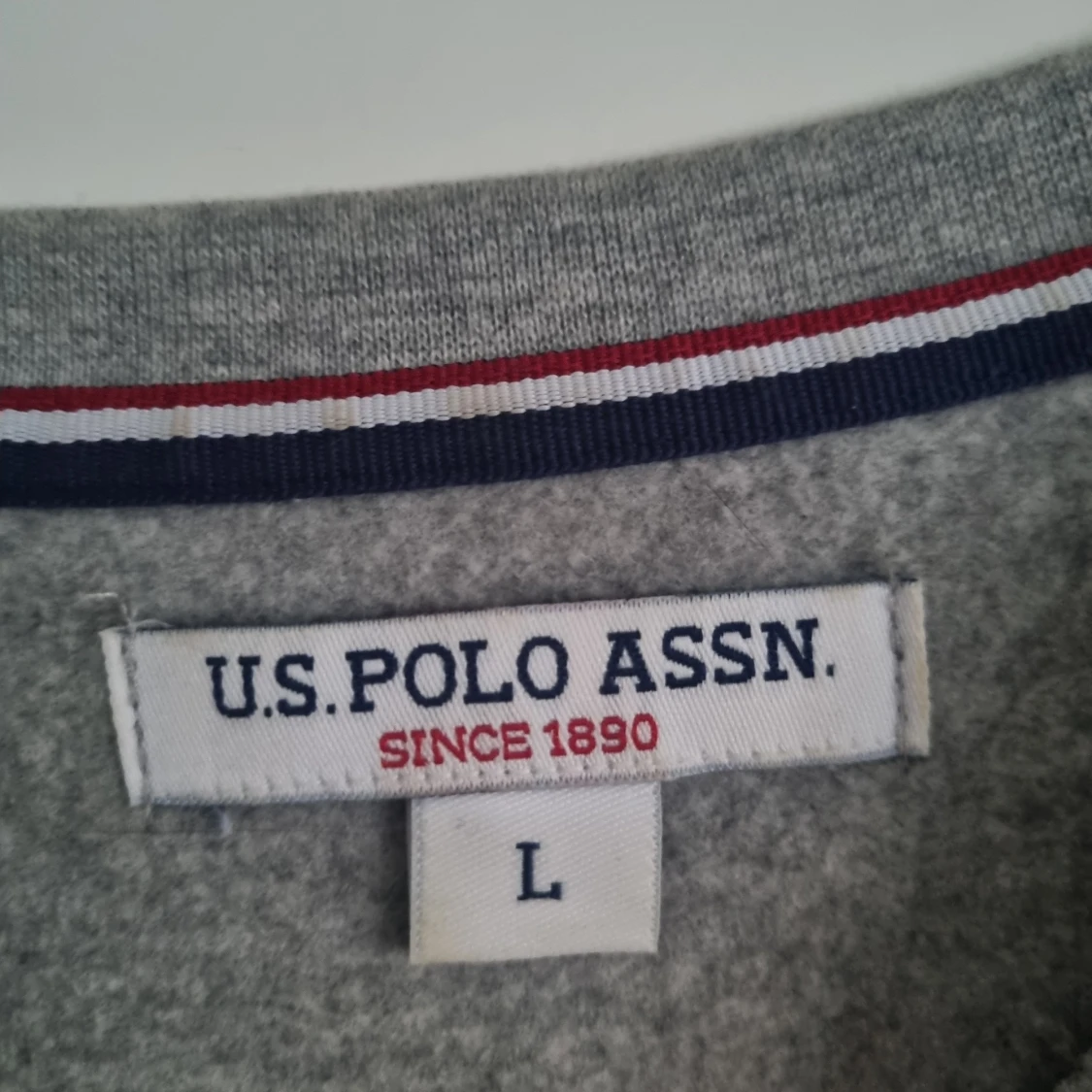 Grå sweatshirt från U.S. Polo Assn. - 2