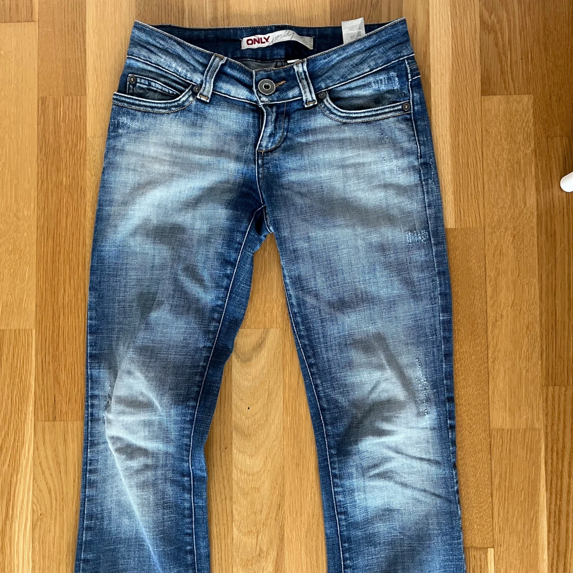 Blå jeans med låg midja - 1