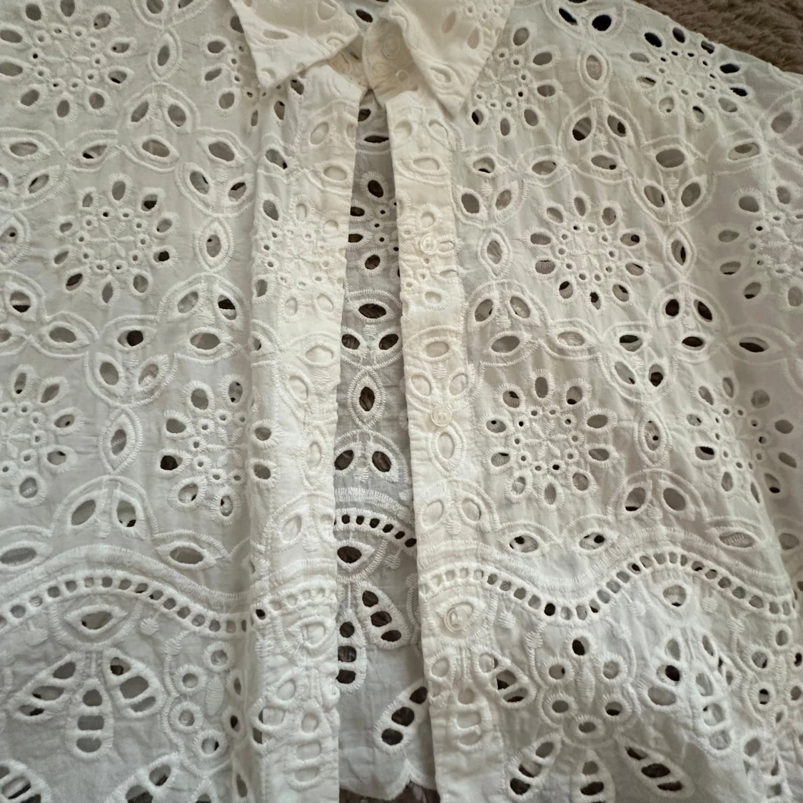 Vit broderad blus från H&M - 1