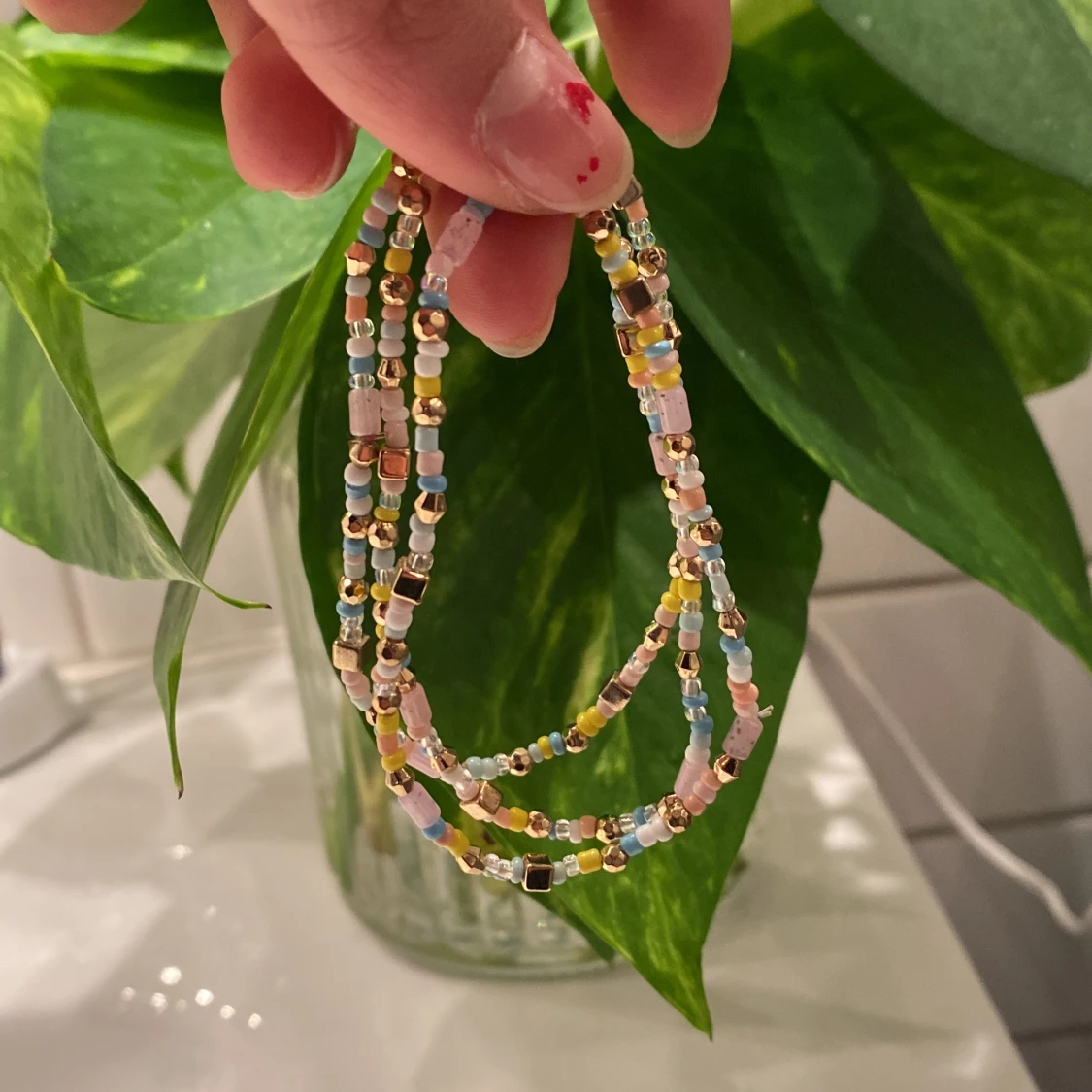 Färgglatt pärlarmband i pastell - 2