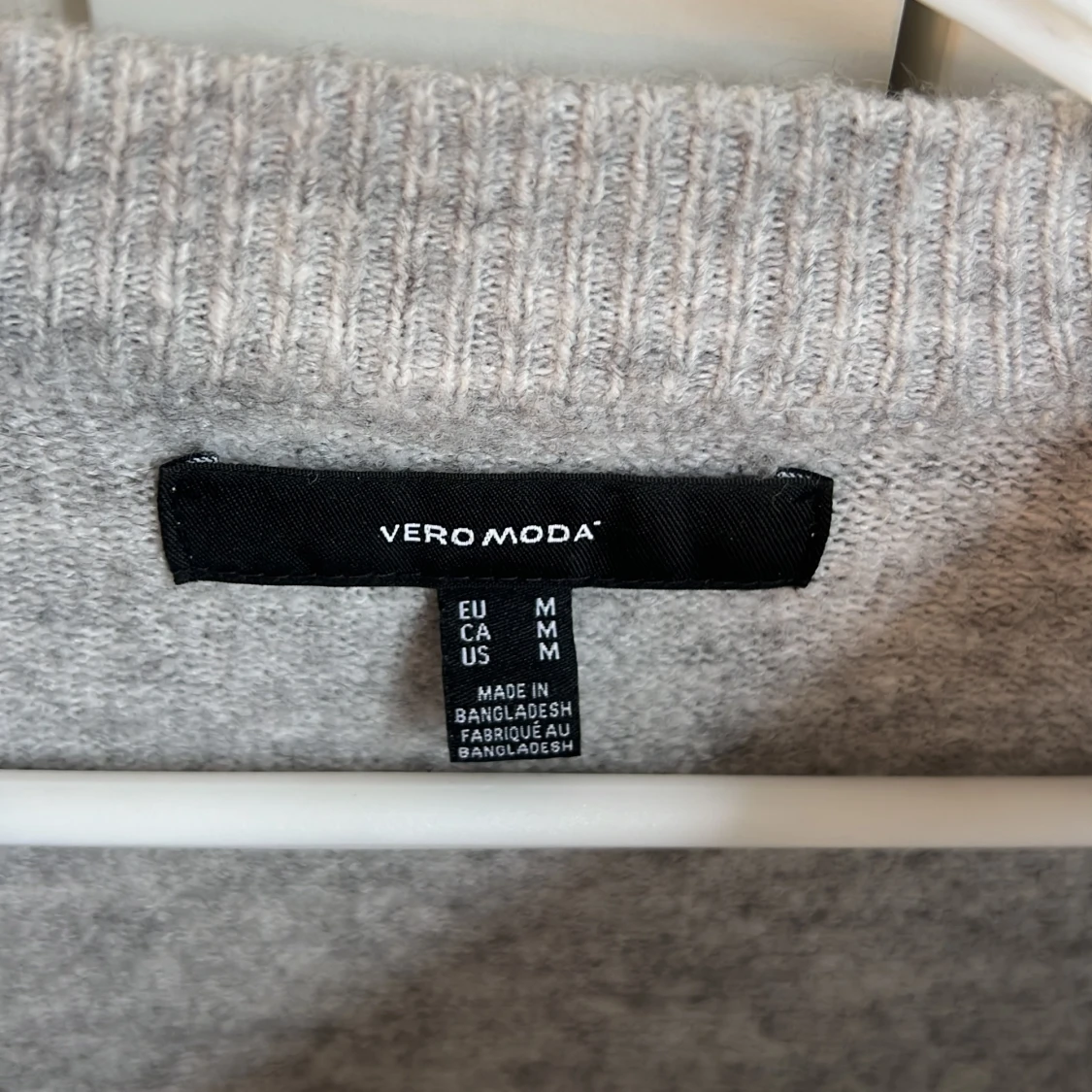 Grå stickad tröja från Vero Moda - 1