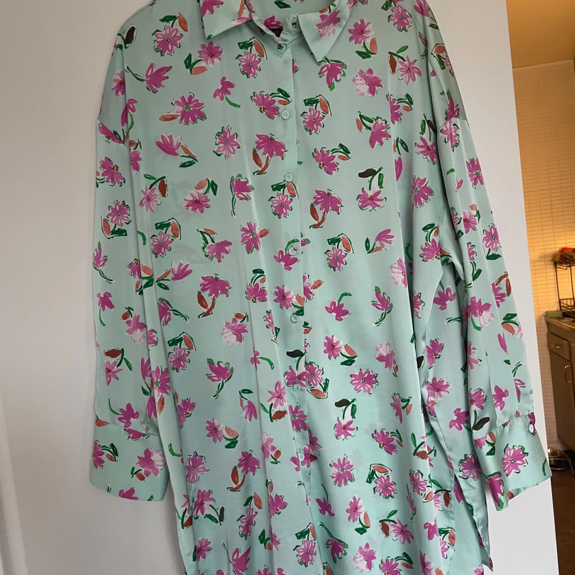 Mintgrön blommig skjorta från Zara