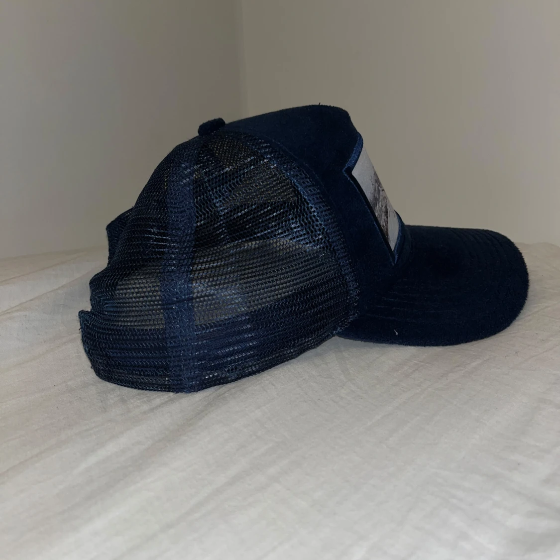 Mörkblå truckerkeps med tryck från Vernando - 3