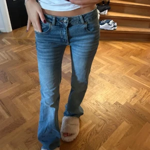 Blå bootcut jeans från Subdued - Säljer dessa super snygga low waist jeans från subdued då dem inte kommer till användning😍💞✨